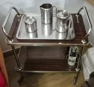 Camarera de época madera y metal