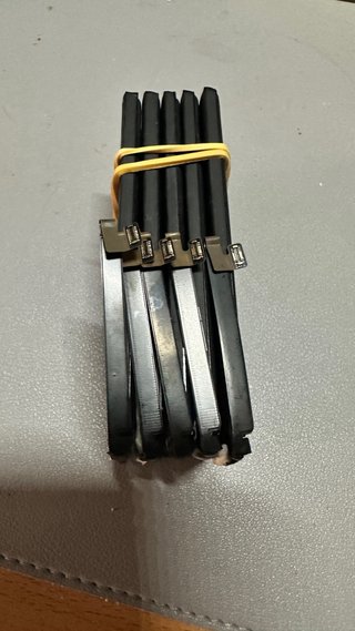 Confezione da 5 batterie originali Apple per iPhone 13