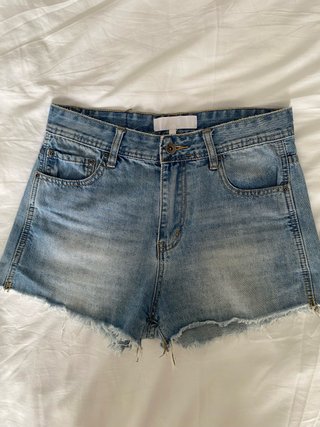 Shorts vaqueros con bordado y flecos M