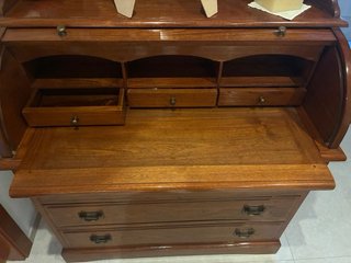 Mueble colonial de madera