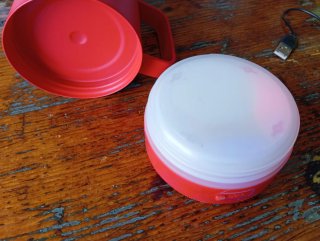 Tazza HXL con cassa Bluetooth rossa