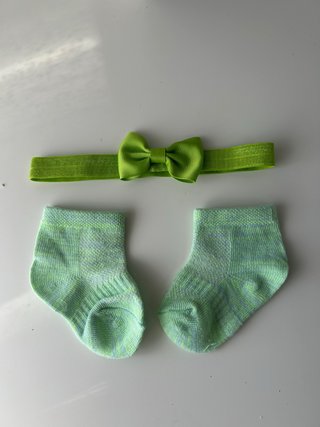Conjunto diadema y calcetines bebé