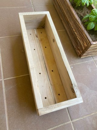 Jardinera de madera rústica