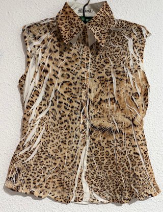 Top estampado leopardo y plumas