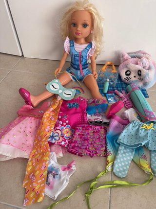 Nancy Muñeca con Ropa y Accesorios