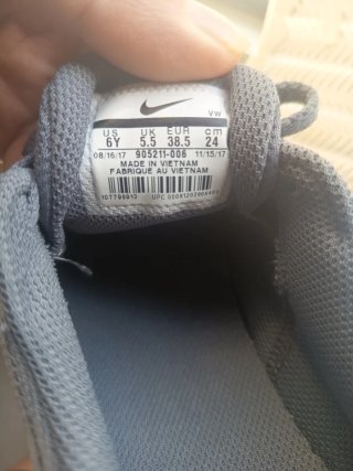 Zapatillas Nike Grises y Blancas