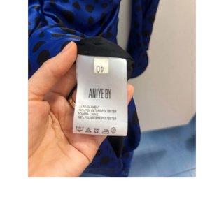 Abito blu con stampa animalier e fiocco