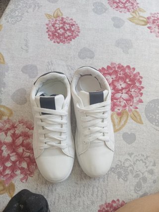 Zapatillas blancas , unisex ,talla 37