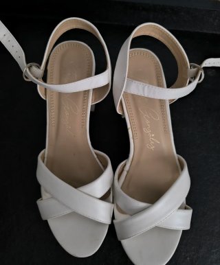 Sandalias de tacón blancas