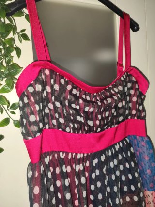 Vestido volantes lunares negro, rosa y azul