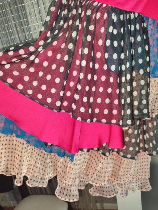 Vestido volantes lunares negro, rosa y azul