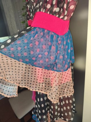 Vestido volantes lunares negro, rosa y azul