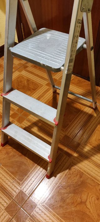 Escalera aluminio 3 peldaños ligera