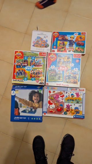 12 Puzzles Pocoyo, Bombero Sam, ¿Quién es quién?