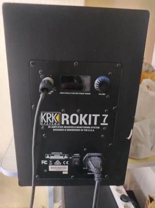Altavoz KRK Negro y Amarillo