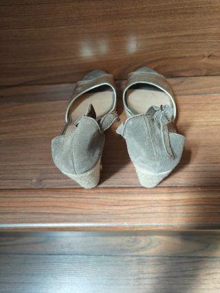 Zapatillas esparto cuña doradas y grises