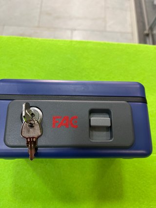 Mini caja fuerte FAG azul