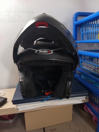 Casco Shiro Talla L Negro con pestaña rota