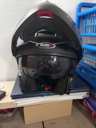 Casco Shiro Talla L Negro con pestaña rota