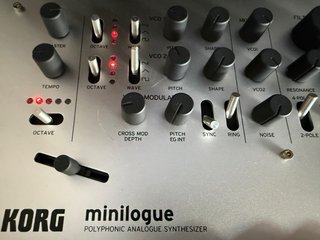 Arturia Minilogue Sintetizador