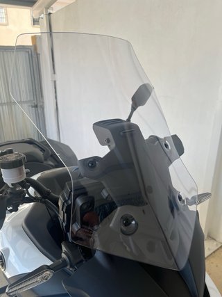 Yamaha Tracer 9 GT Blanca y Dorada