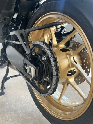 Yamaha Tracer 9 GT Blanca y Dorada
