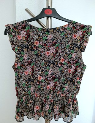 Top de la marca Morgan. Nuevo. Color negro con est