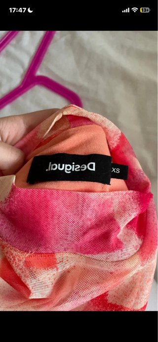 Vestido ajustado naranja y rosa, invitada, fiesta