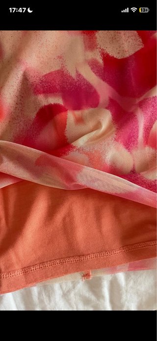 Vestido ajustado naranja y rosa, invitada, fiesta