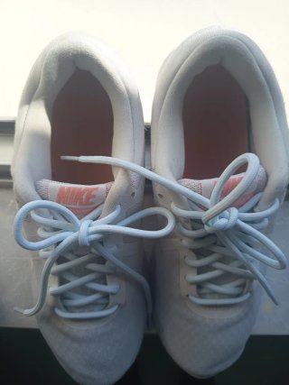 Zapatillas Nike Blancas y Rosas