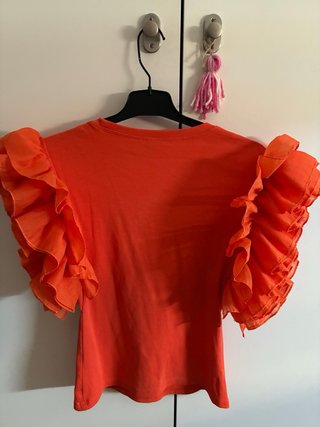 Camiseta con volantes en los hombros naranja