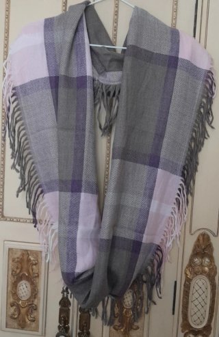 Bufanda de cuadros gris, rosa y morada
