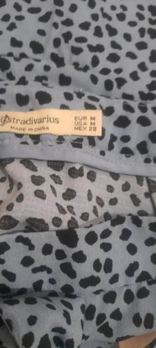 Minifalda pantalón  lunares Stradivarius Talla M