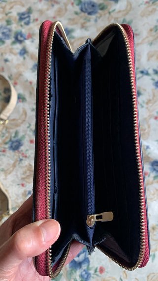 Cartera azul con cremallera