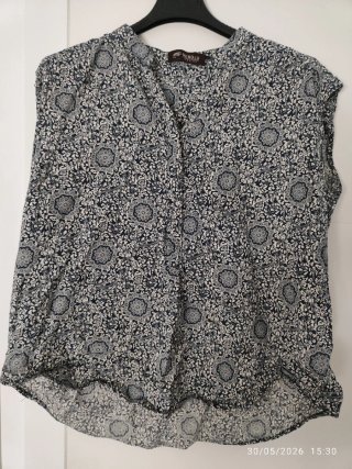 Blusa HENGLU azul y blanca estampada