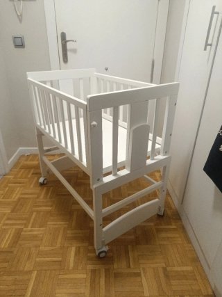 Mini cuna colecho blanca con ruedas