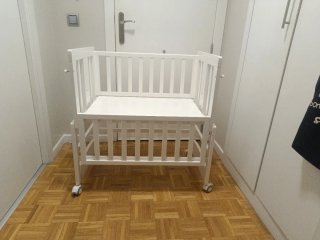 Mini cuna colecho blanca con ruedas