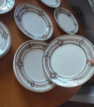 Piatti antichi in porcellana del XIX secolo