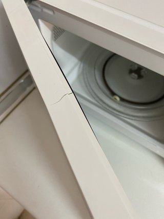 Microondas Confortec Blanco tiene 1 año y medio.