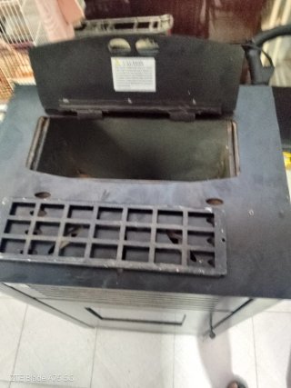 Estufa de metal negra
