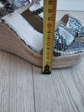 Alpargatas de cuña efecto serpiente