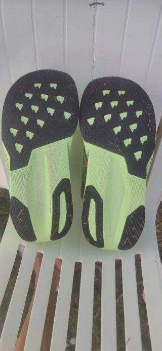 New Balance FuelCell Rebel v5 Verde/Plata 42,5
