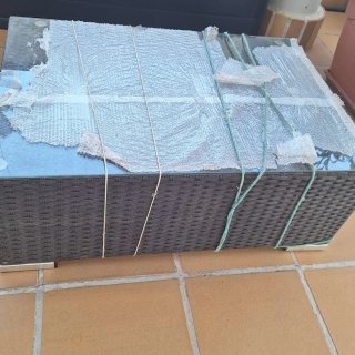 Nuevo a estrenar  Mesa de jardín/terraza ratán y c