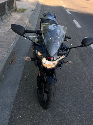 Honda CBR 125cc Negra y Roja