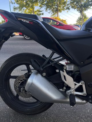 Honda CBR 125cc Negra y Roja