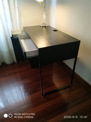 Mesa de escritorio moderna color negro