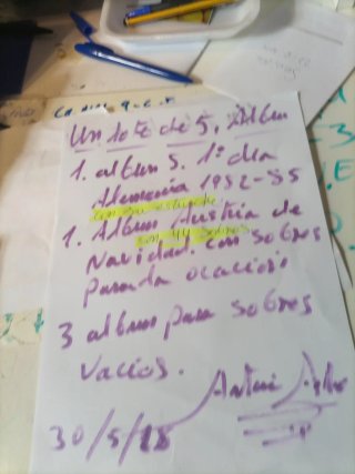 Un lotto di cinque francobolli commemorativi