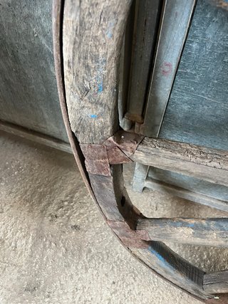 Rueda de carro antigua de madera