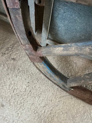 Rueda de carro antigua de madera