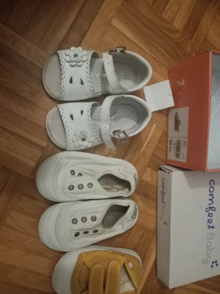Lote Zapatillas Niña Blancas y Mostaza